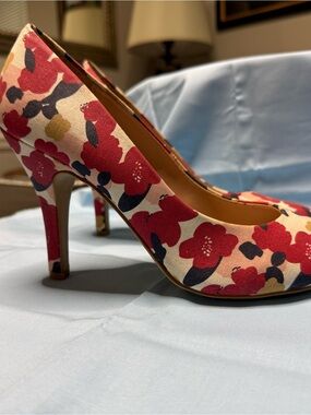 Kelly & Katie Red Floral Pointed-Toe Pumps